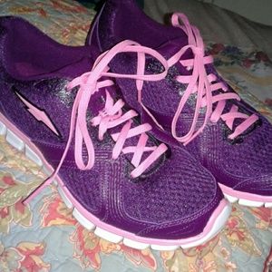 Excellent condition Avia tennis shoes size 10